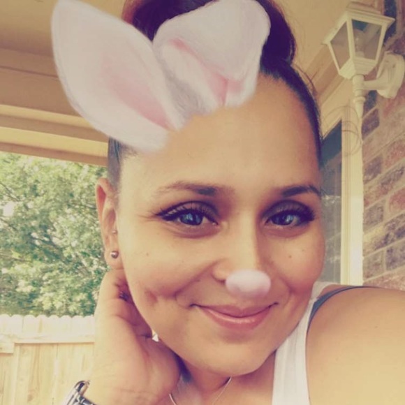 Meet your Posher, Letitia - Picture 1 of 1