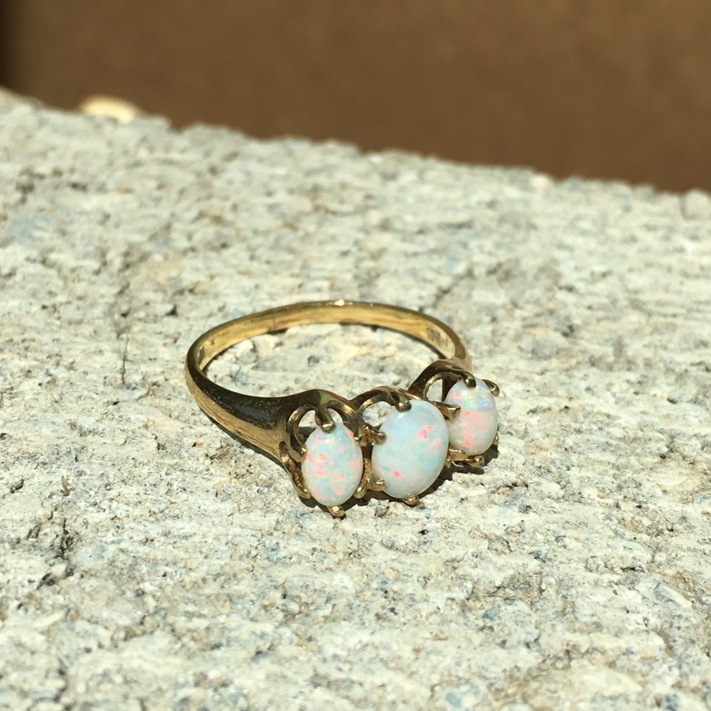 Beautiful 10k Gold and Opal Ring