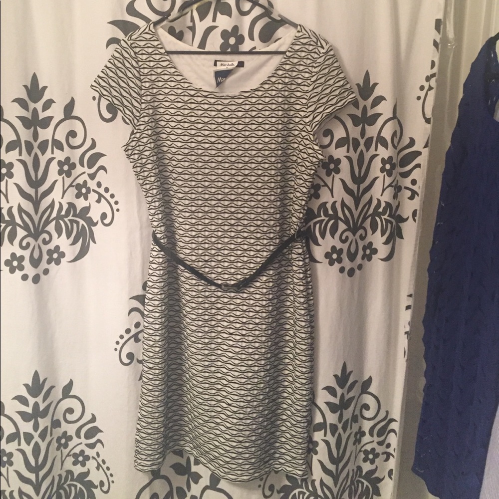 NWT black/white textured body on w/patent belt