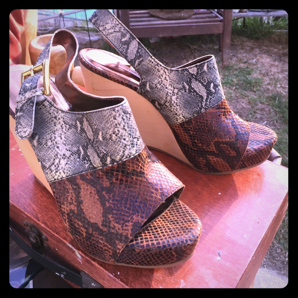 CYNTHIA VINCENT TWOTONE PYTHON WOODEN WEDGE SANDAL