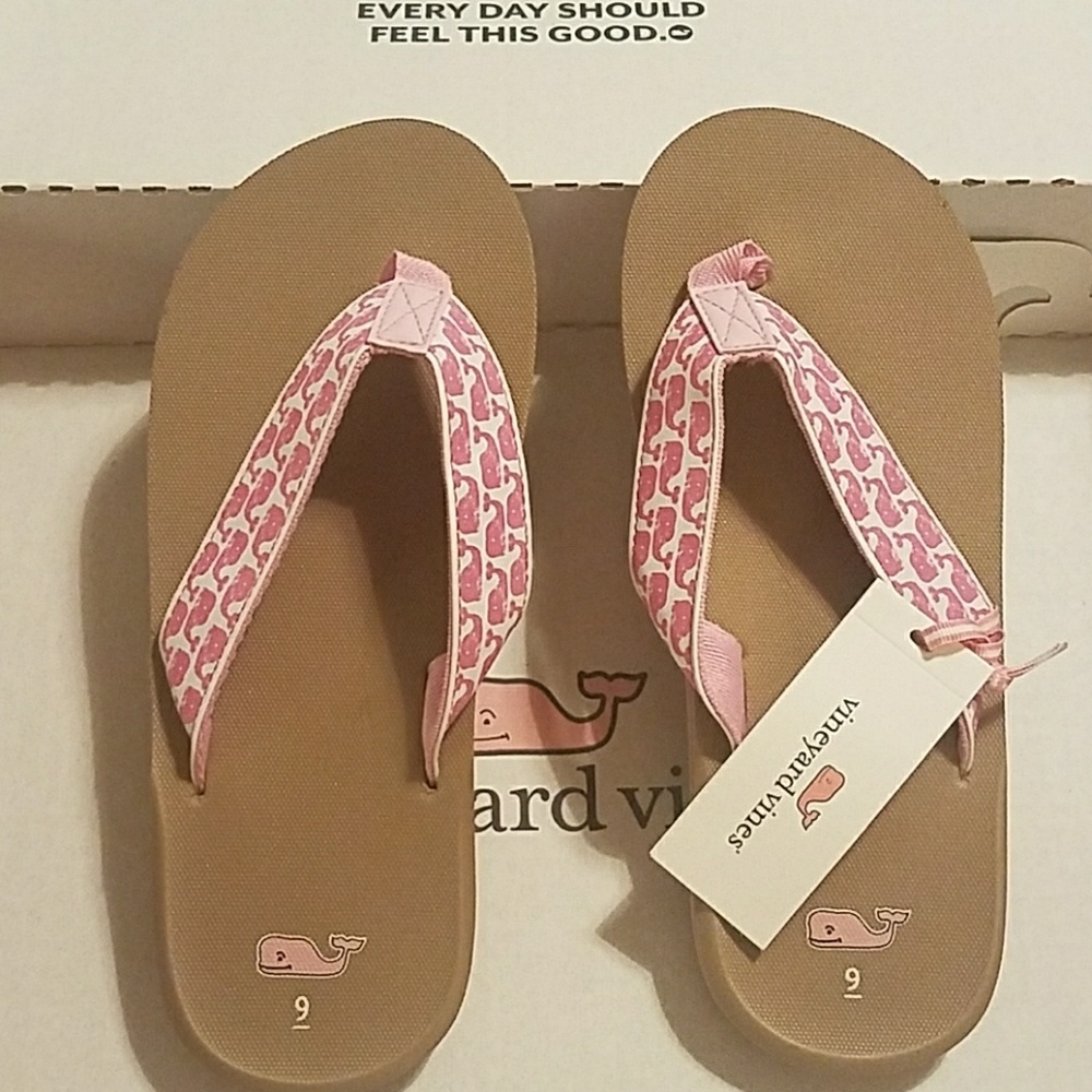 Vineyard vines pink and white flip flops NWT