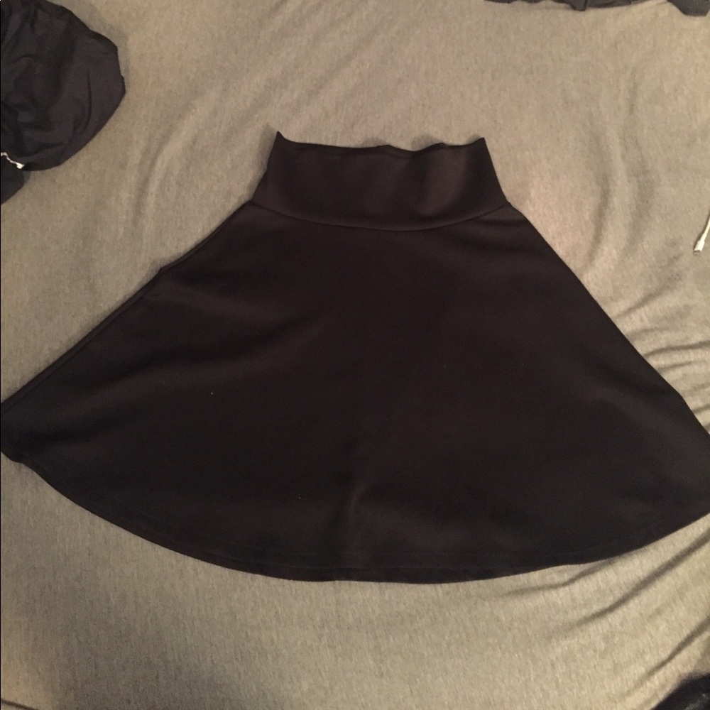 Black skater skirt