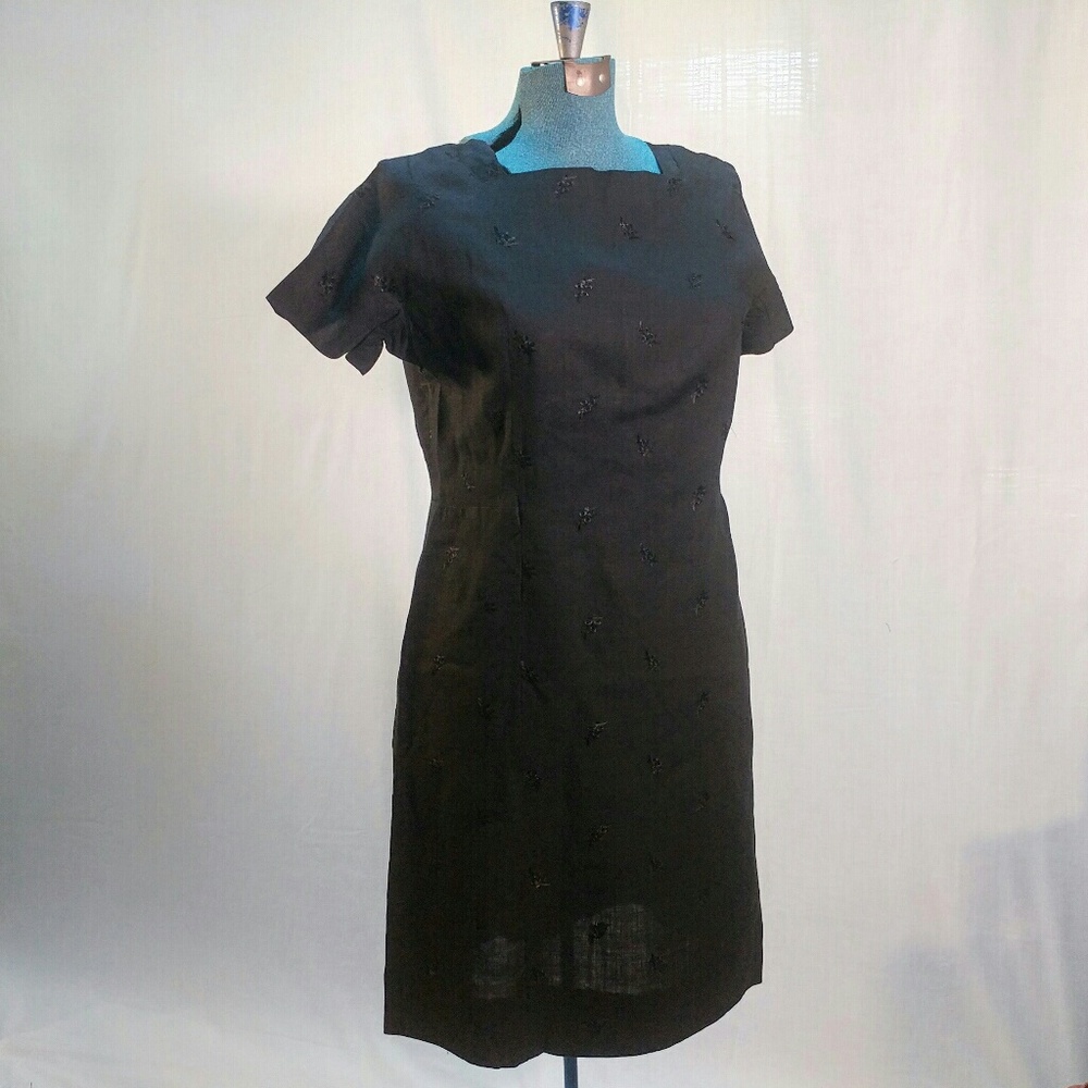 Vintage 1960s handmade embroidered linen dress