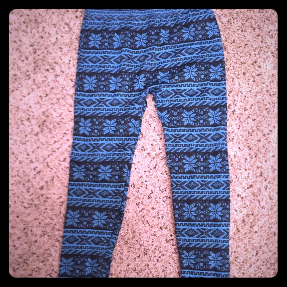 Blue printed leggings.