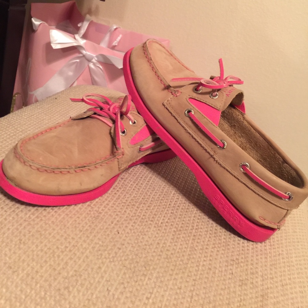 Girls sperries