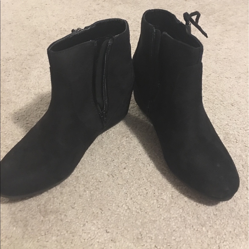 Women's black boots