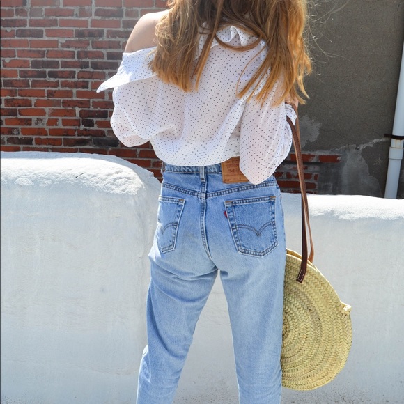❗️SOLD❗️Vintage White Top w/ Polka Dots - Picture 3 of 3