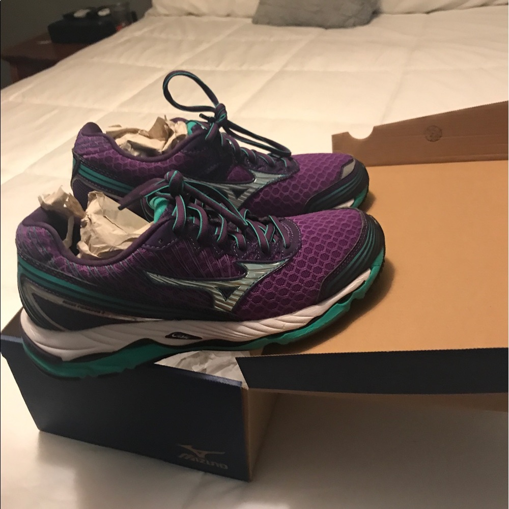 Mizuno Women's Wave Paradox 2--Running Shoes