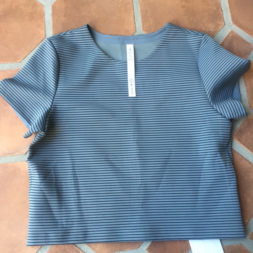 ❌SOLD❌ Lululemon Shaped SS Stripe Top - Picture 6 of 7