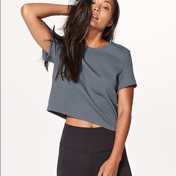 ❌SOLD❌ Lululemon Shaped SS Stripe Top - Picture 2 of 7