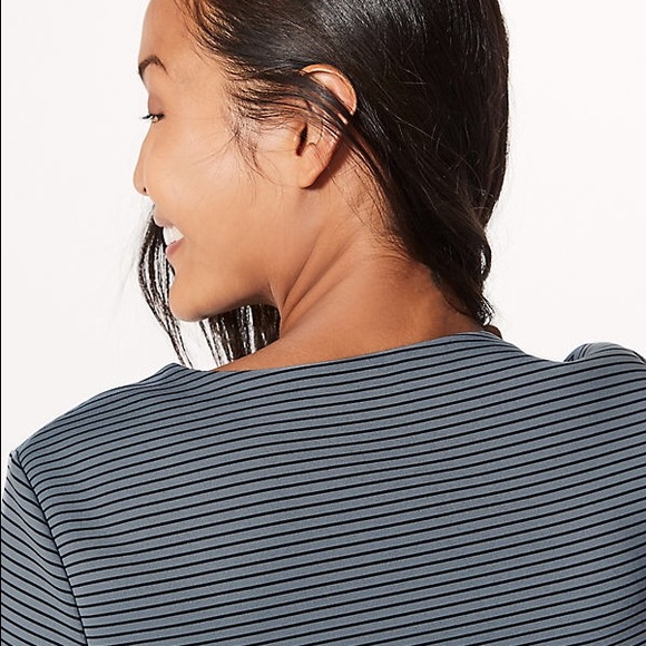 ❌SOLD❌ Lululemon Shaped SS Stripe Top - Picture 5 of 7