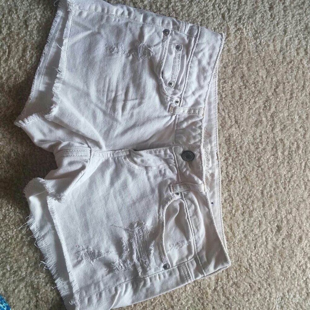 American eagle white shorts