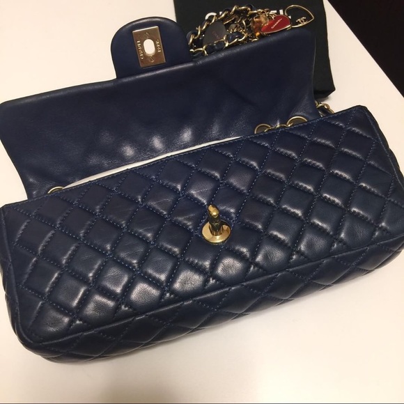 CHANEL LIMITED EDITION VALENTINE FLAP BAG - Picture 2 of 7