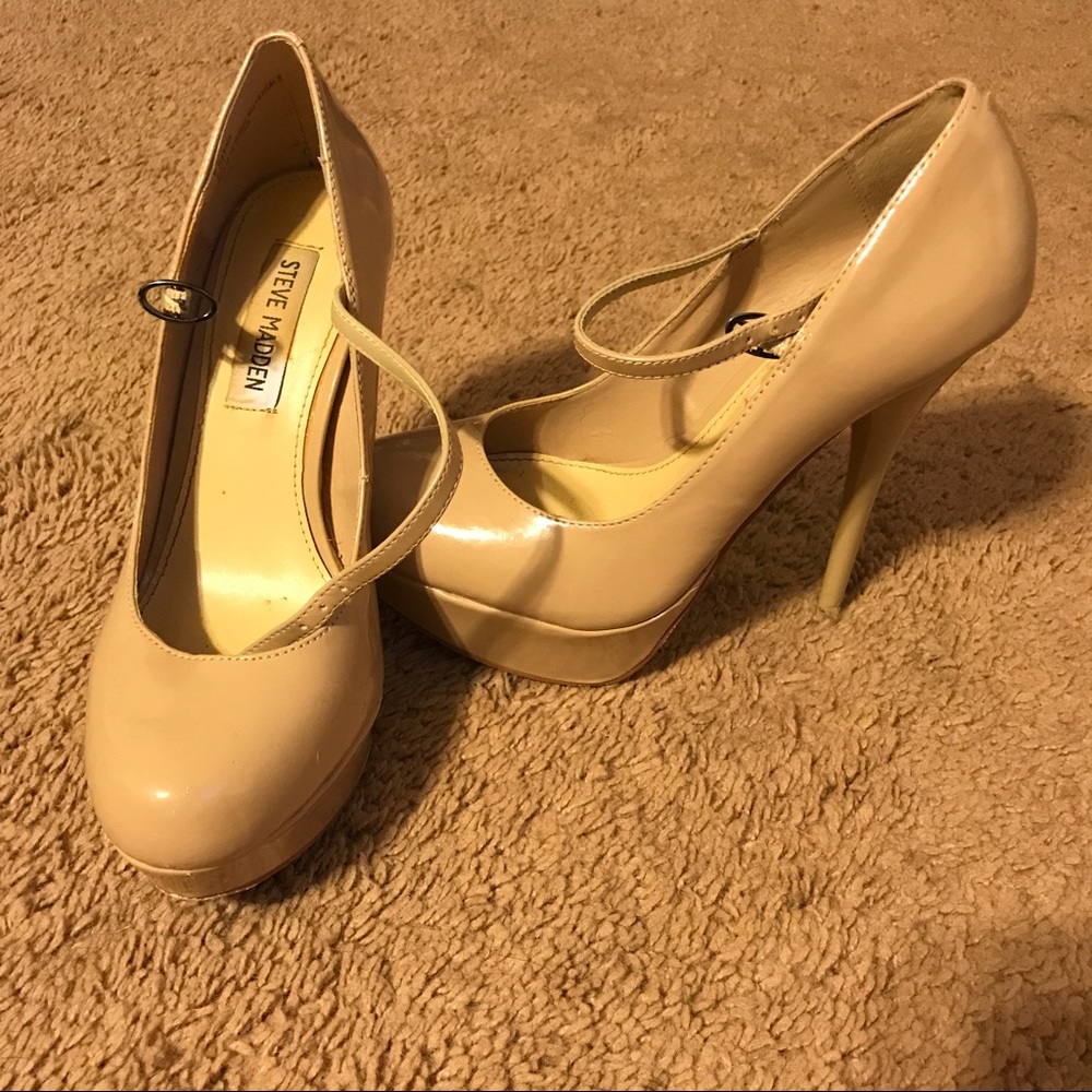 Steve Madden nude pumps