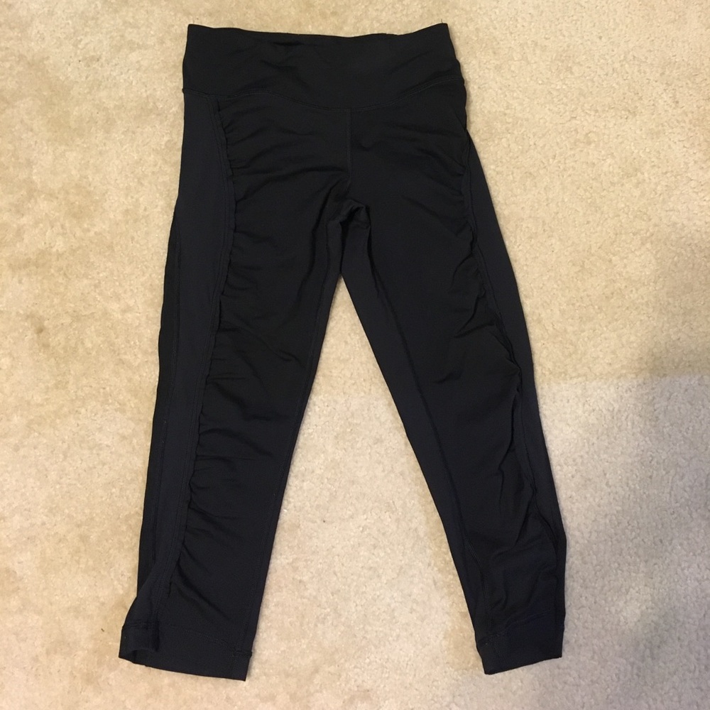 FINAL PRICE: Lululemon, size 2, cropped yoga pants