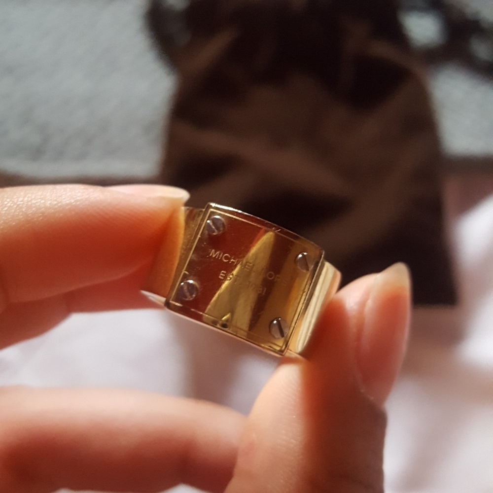 Mk logo ring