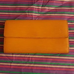 Louis vuitton Mandarin orange epi Sarah wallet