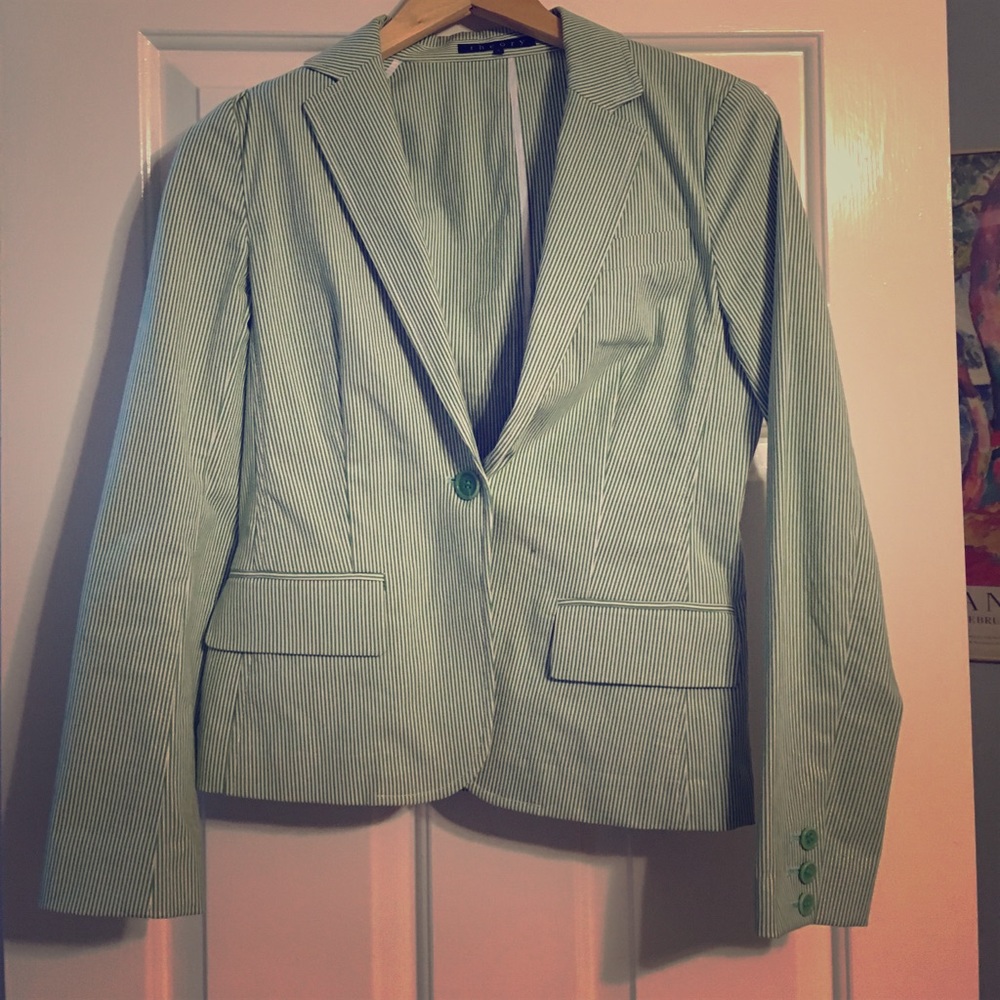💥FLASH SALE💥Theory short blazer, size 4.