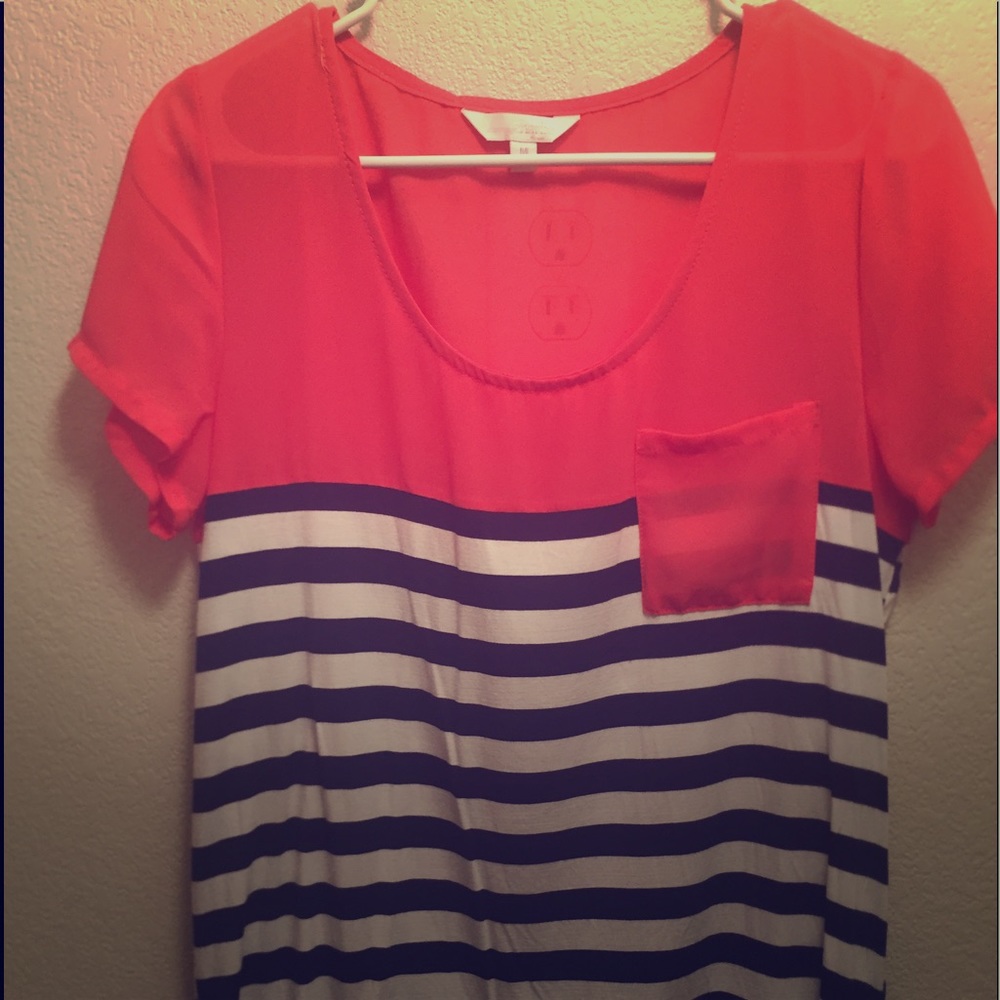 Airy patterned top.