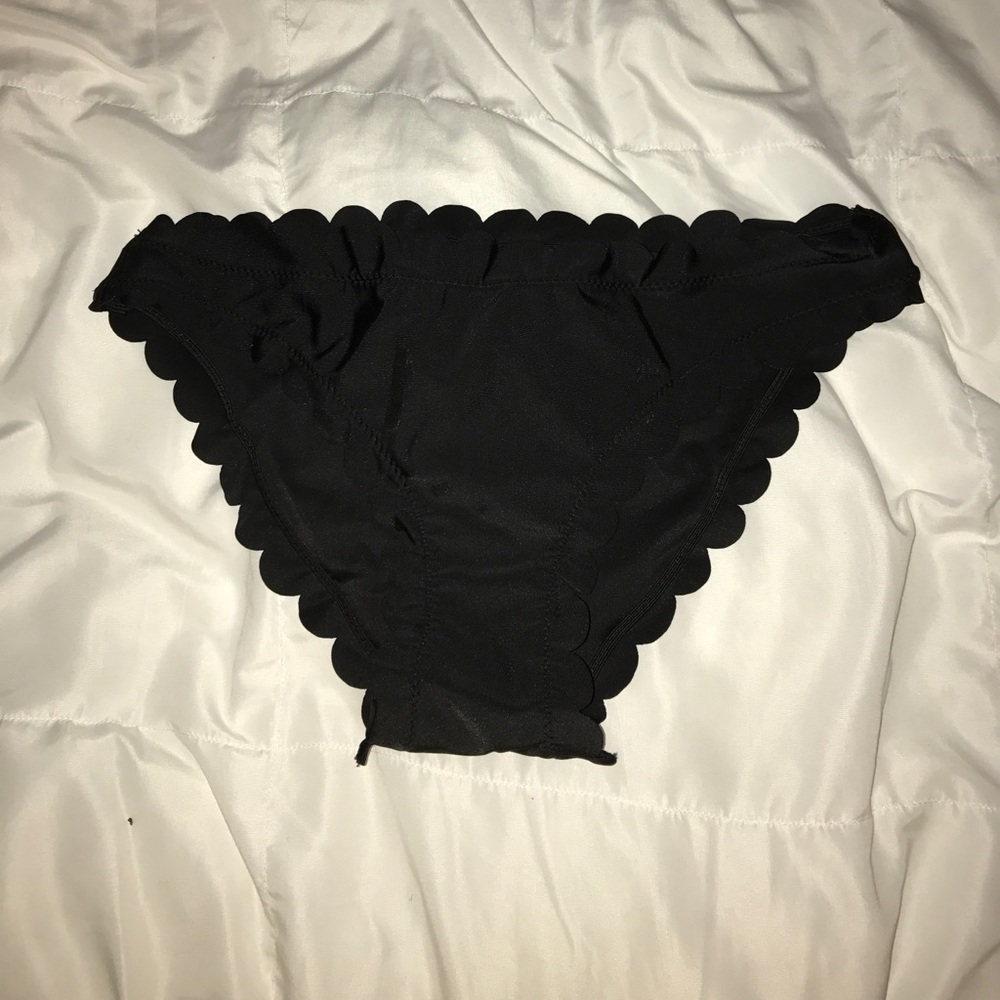 Black bathing suit - Picture 2 of 3