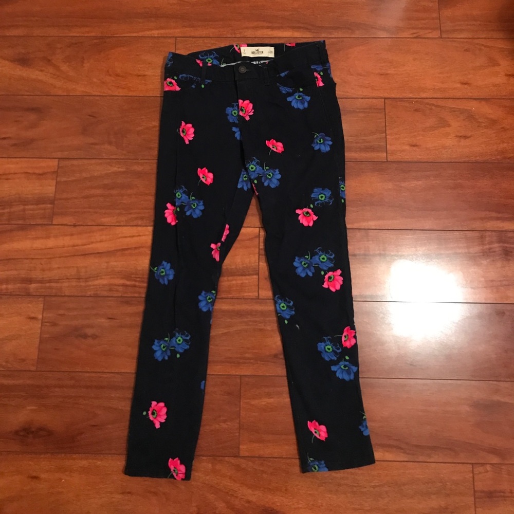 Hollister navy cotton pants with flowers
