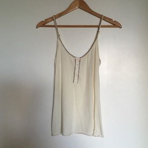Simple button tank