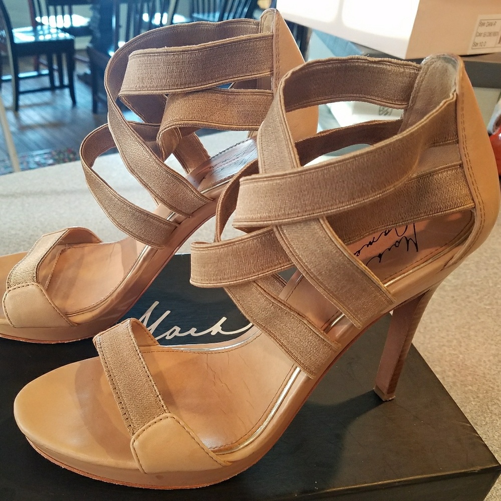 Badgley Mischka Malise tan strappy sandal heel