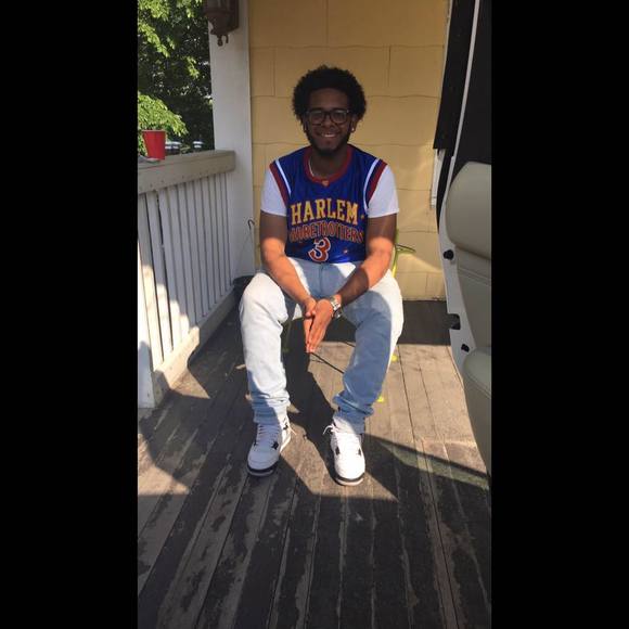 Meet your Posher, Carlos - Picture 1 of 1