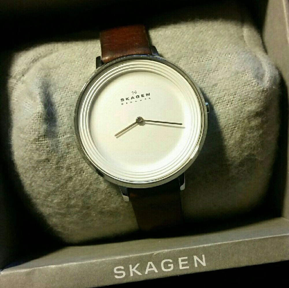 Chic leather band Skagen watch