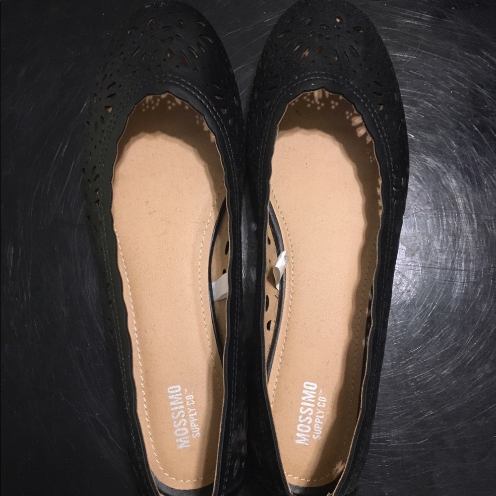 Size 8.5 black flats