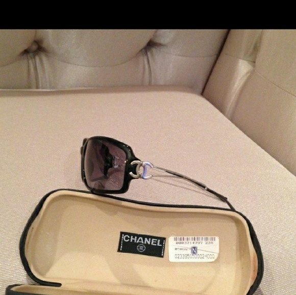 Authentic black Chanel sunglasses with case - Picture 3 of 4