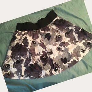 Cute, high waisted skirt.