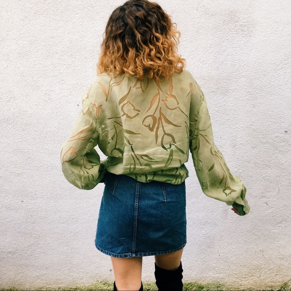 ✨HP✨ Vintage Chartreuse Tulip Top - Picture 2 of 5