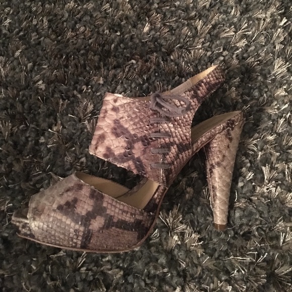 Leather snakeskin pattern heels - Picture 3 of 5