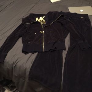 Too and pant from mk