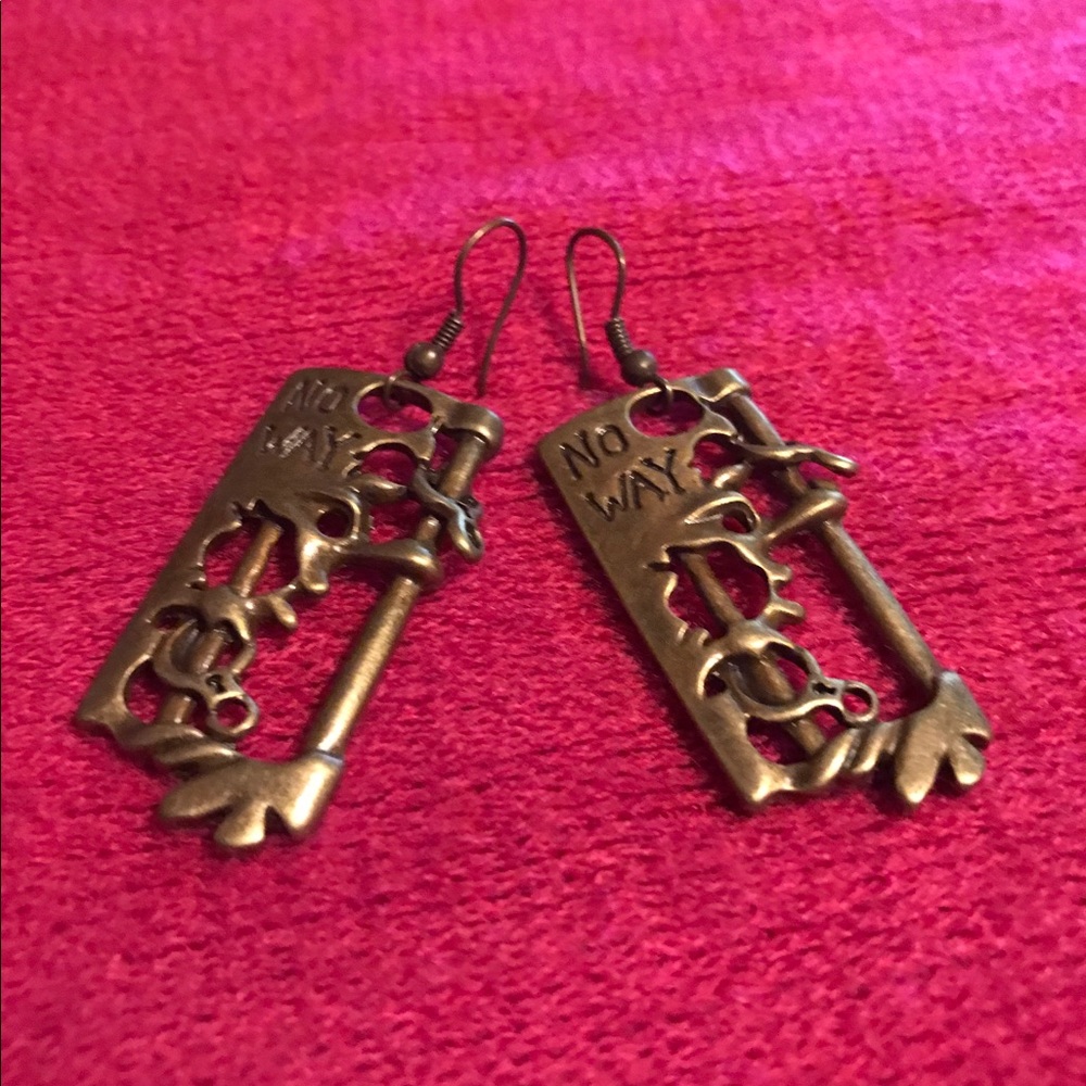 No way hanging earrings