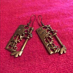 No way hanging earrings