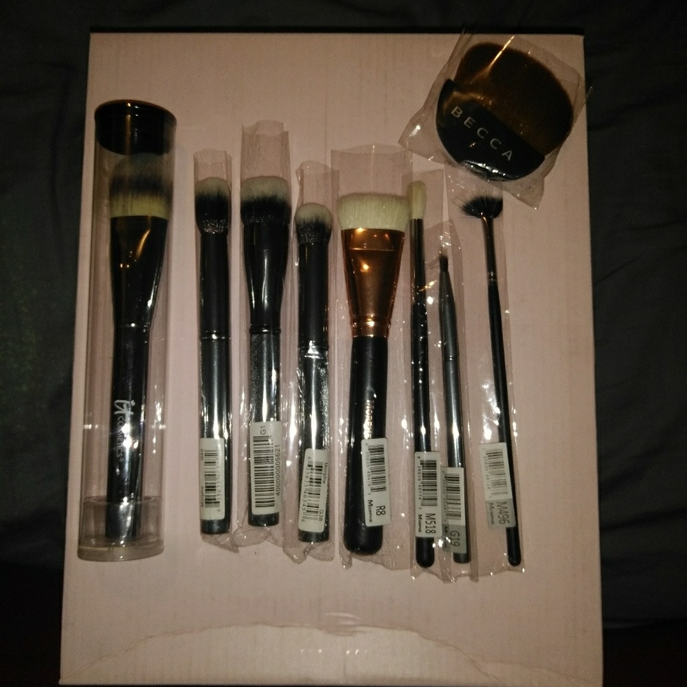 Brushes.... IT Cosmetics, Becca & Morphe ....