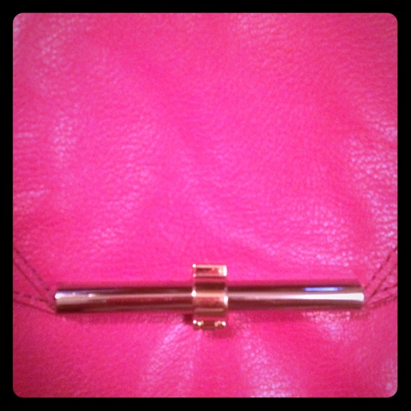 VINCE CAMUTO PINK LEATHER CROSS BODY BAG - Picture 7 of 8