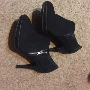 Heel booties