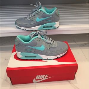 Nike Air Max 90 Essential