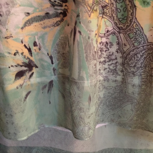 J M Collection blouse. - Picture 2 of 4