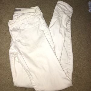White skinny jeans
