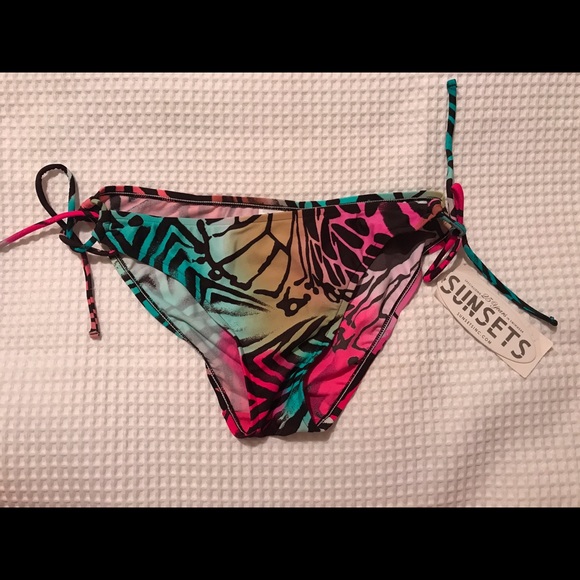 Bikini Bottom - Picture 1 of 2