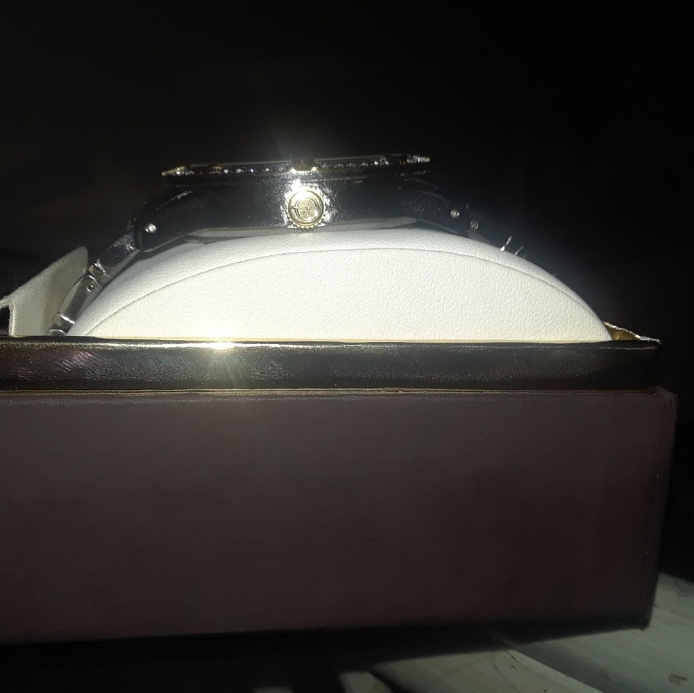 Watch - Picture 4 of 4
