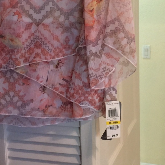 JM blouse. - Picture 2 of 3