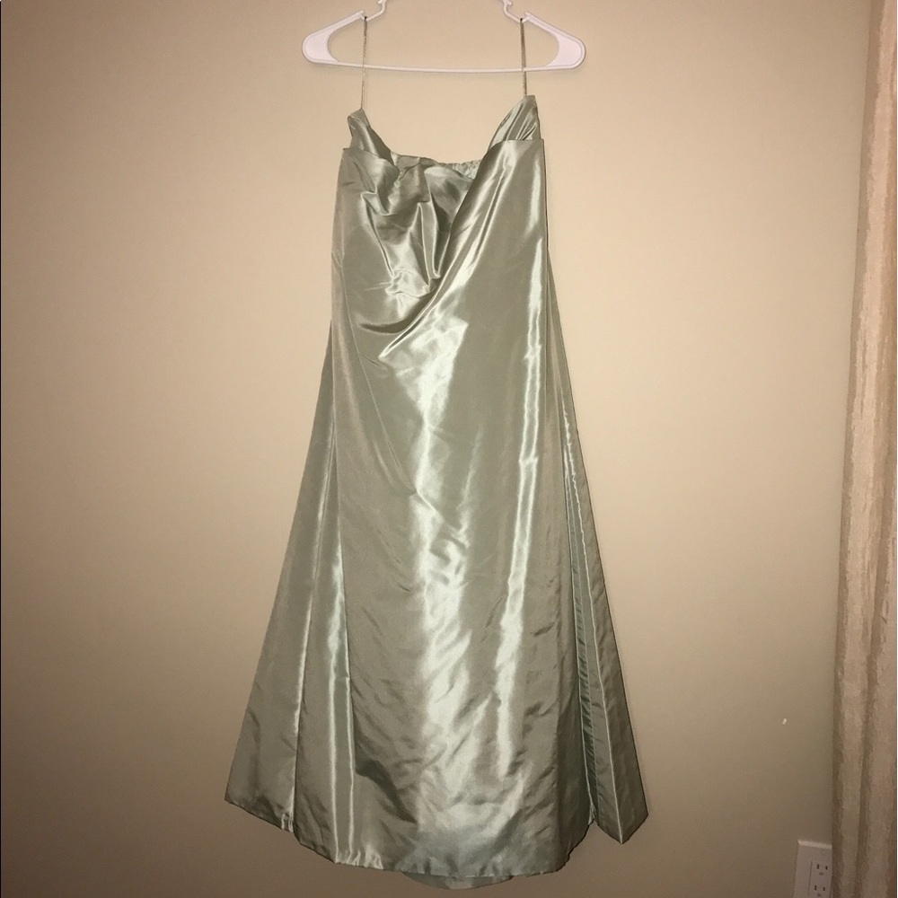 Carmen Marc Valvo Gown