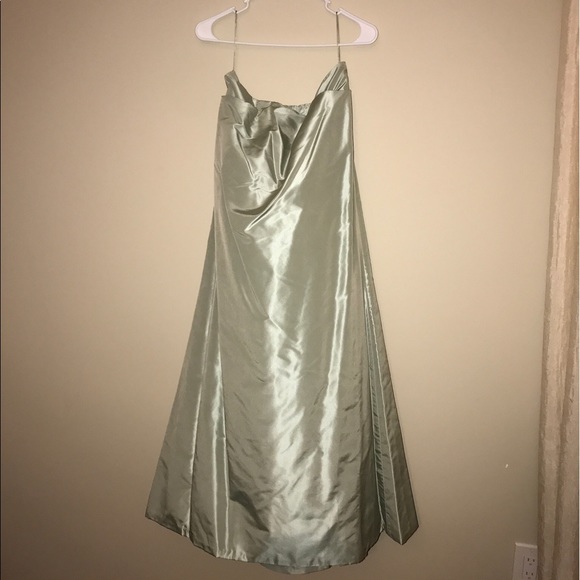 Carmen Marc Valvo Gown - Picture 1 of 4