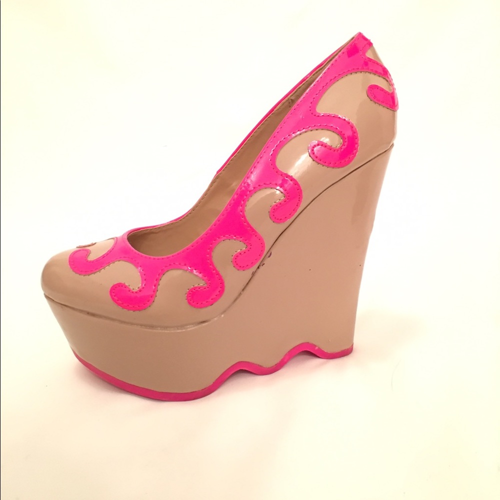 Sheikh nude/punk 5.5in Platform wedge heel sz 6