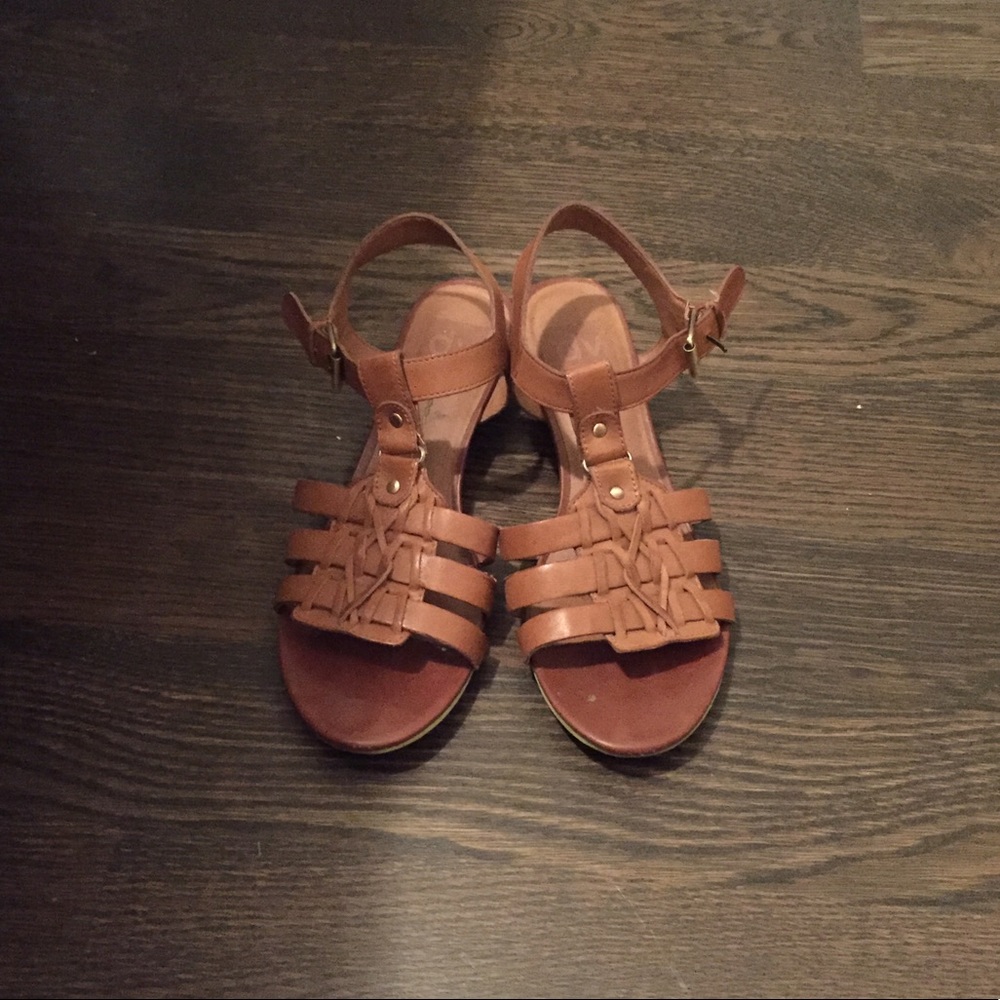Dolce Vita brown sandals